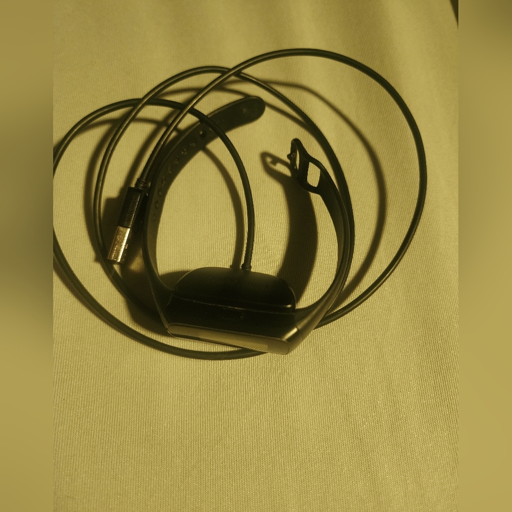Samsung Galaxy Fit Black Smart Band With Charger - Picture 2 of 5